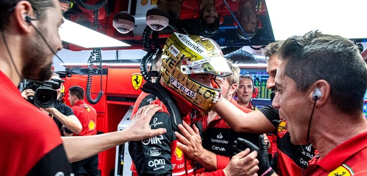 Leclerc celebra la Pole en Singapur