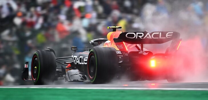 Verstappen, sobre el agua de Suzuka