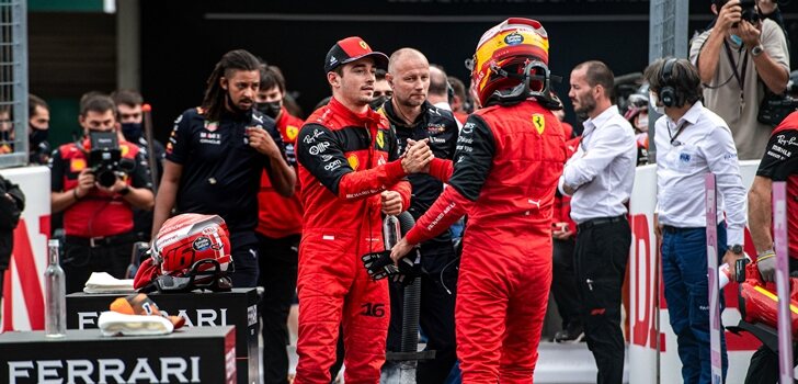 Leclerc y Sainz se saludan tras la Qualy de Suzuka