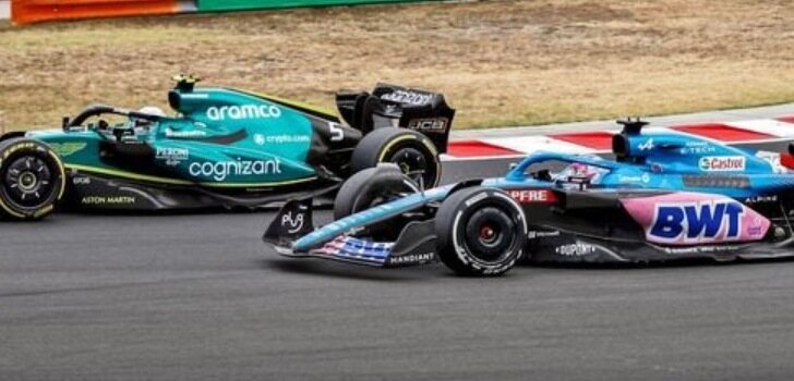 Lucha en pista entre Vettel y Alonso