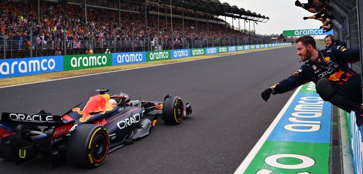 Red Bull celebra el triunfo de Verstappen