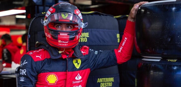 Sainz, en su box