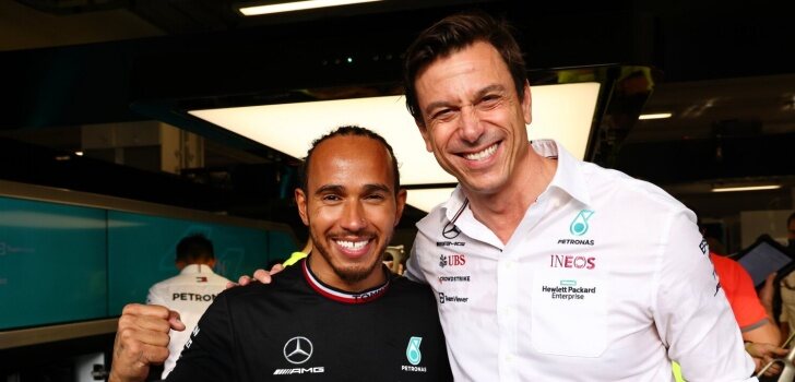 Wolff, junto a Hamilton