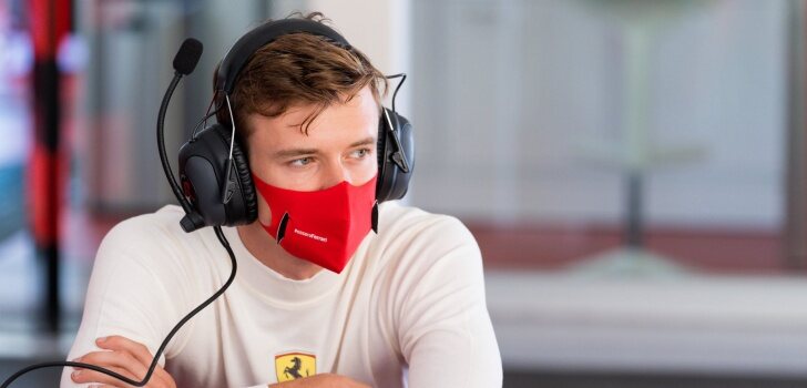 Ilott, en Ferrari