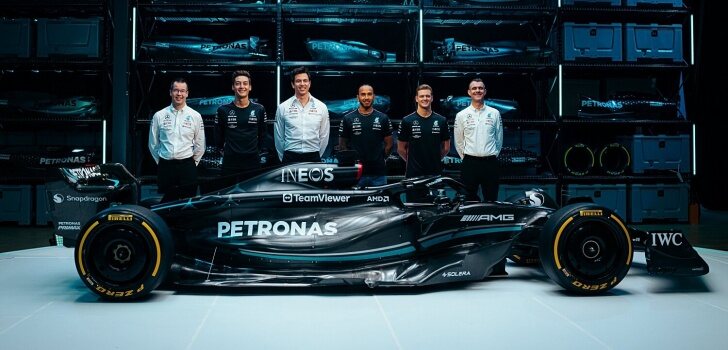 Mercedes presenta el W14