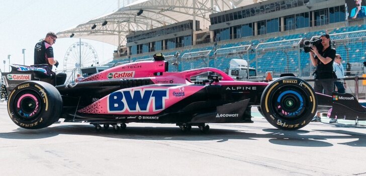 El monoplaza de Gasly, en boxes