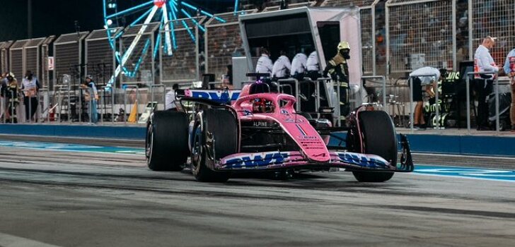 Ocon para en boxes