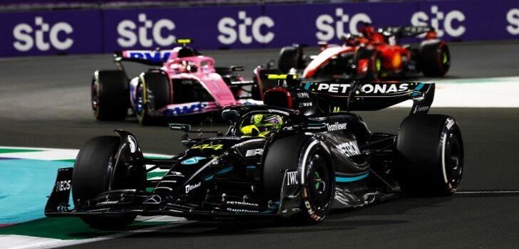 Hamilton, delante de Ocon y Leclerc