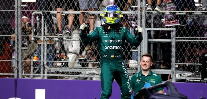 Alonso celebra el podio en Yeda