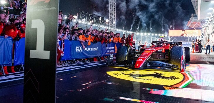 Sainz logra el triunfo en Singapur