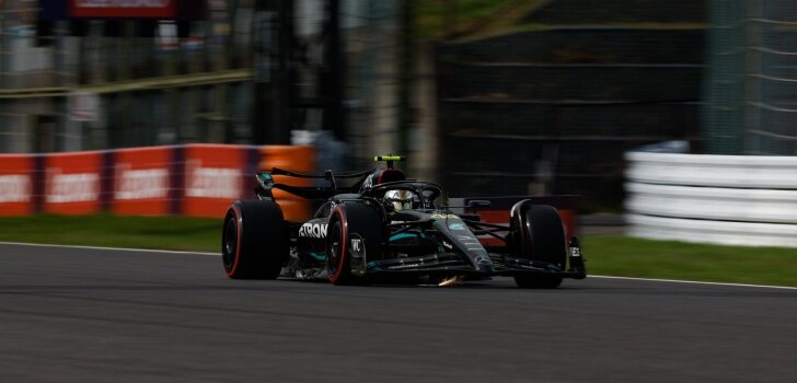 Hamilton rueda en Suzuka