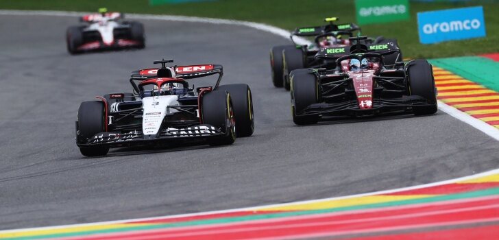 Ricciardo adelanta a Bottas en Spa
