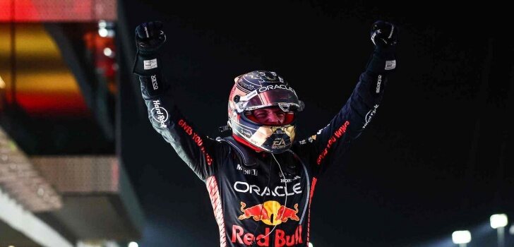 Verstappen celebra su triunfo en Catar