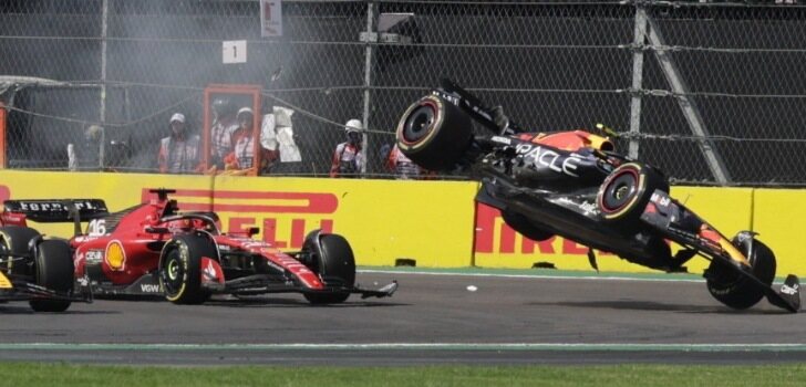 Accidente de Checo con Leclerc en la salida