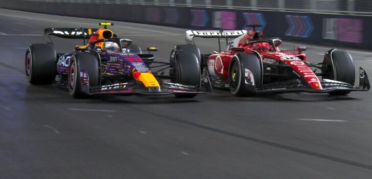 Leclerc adelanta a Pérez a escasos metros de la línea de meta