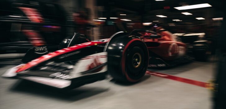 Leclerc, en el box de Ferrari