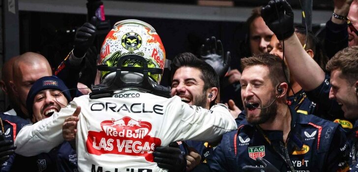 Verstappen celebra su victoria en Las Vegas