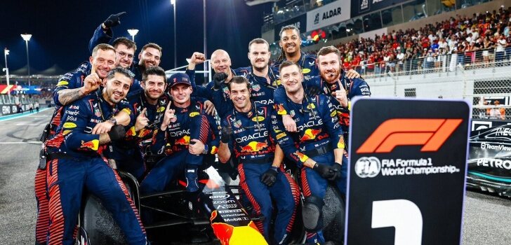 Verstappen, junto al equipo Red Bull en 2023