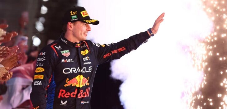 Verstappen, en el podio de Jeddah