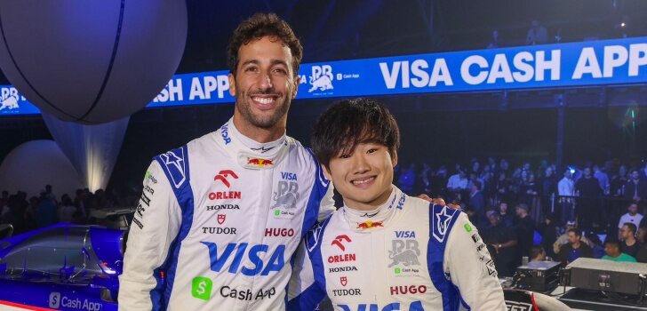 Ricciardo y Tsunoda, en la presentación de su monoplaza