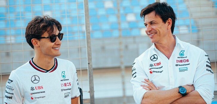 Wolff, junto a Russell