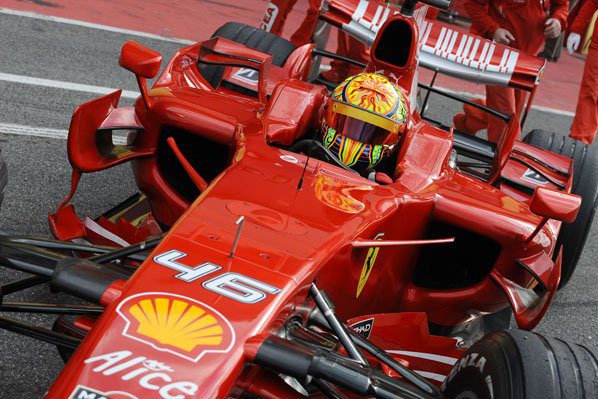 Valentino Rossi vuelve a coquetear con Ferrari