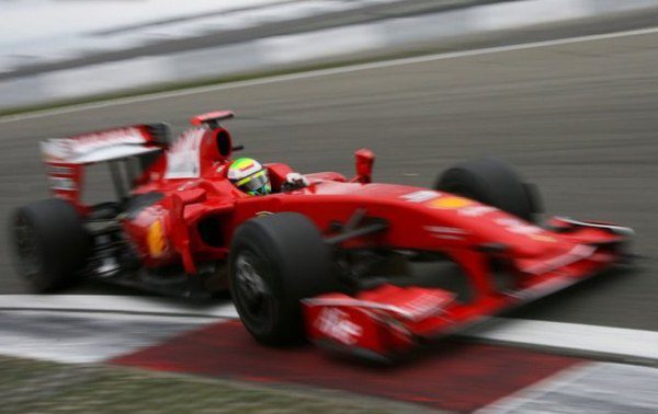 Ferrari salva los muebles en una difícil clasificación