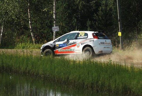 Raikkonen sufre un leve accidente en el Rally de Finlandia