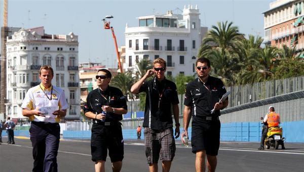 RedBull en mitad de la tabla