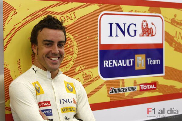 Alonso con Ferrari en Monza es "imposible" según Briatore