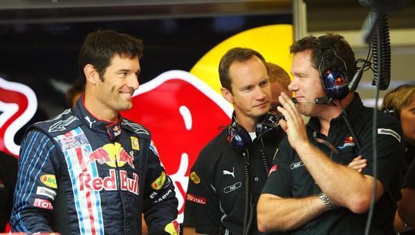 Webber mira sólo hacia su equipo