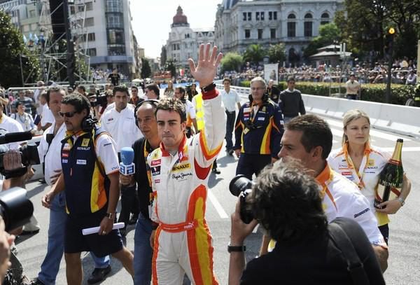 Alonso y Renault seguirán peleando en Monza