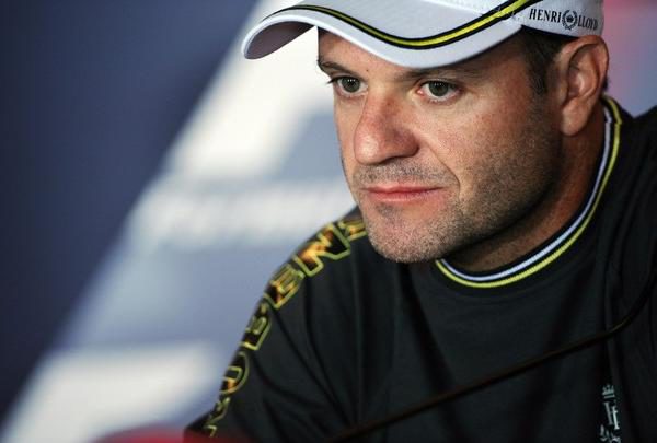 Barrichello: "Alguien quiere la cabeza de Briatore"