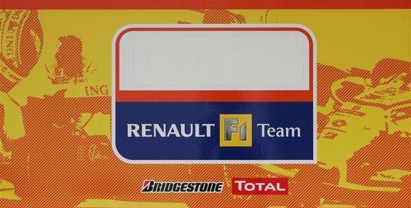 El box de Renault amanece sin 'ING'