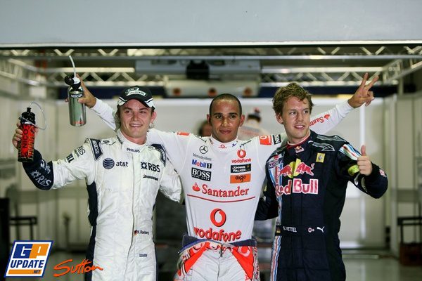 Barrichello le facilita la 'pole' a Lewis Hamilton