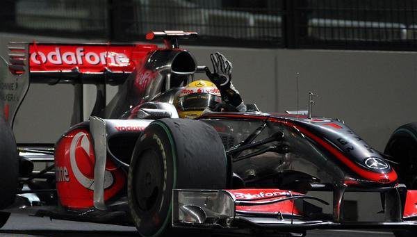 Paseo y victoria para Lewis Hamilton
