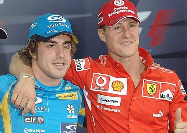 Schumacher le da la bienvenida a Alonso