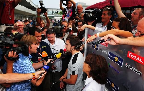 Marc Gené da su bienvenida a Fernando Alonso