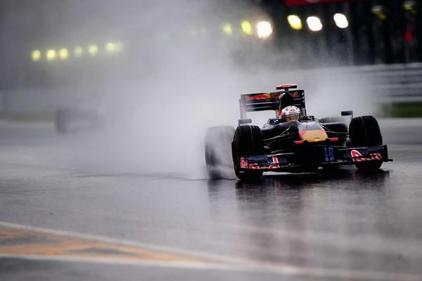 Alguersuari, encantado con pilotar bajo la lluvia