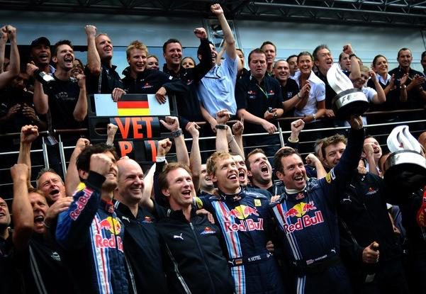 Horner: "Webber no se mueve de Red Bull"