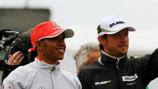 Hamilton: "Daría la bienvenida a Jenson como mi compañero de equipo"