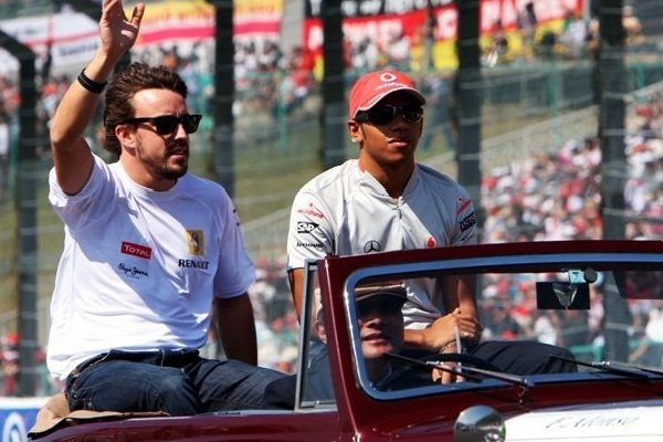 Hamilton no comparte el sueño de Alonso de correr en Ferrari