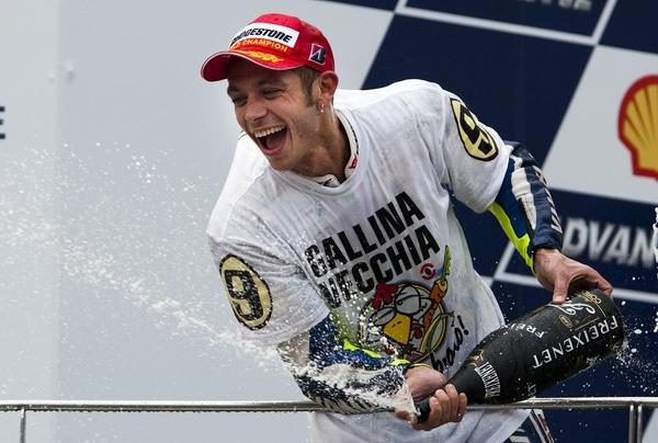 Rossi podría celebrar su noveno título subiéndose de nuevo al Ferrari