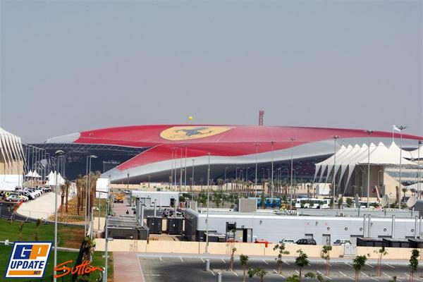 El 'Ferrari World' de Abú Dhabi empieza a tomar forma