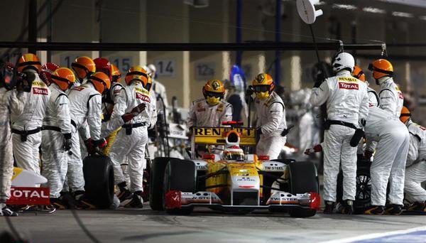 Alonso multado por exceso de velocidad en el pit lane
