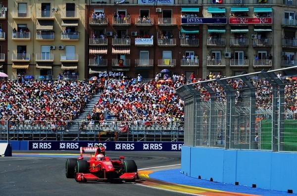 Exhibición de Ferrari por las calles de Valencia