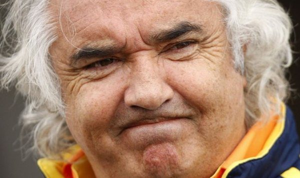 Briatore exigirá a la FIA un millón de euros y Symonds se une a la demanda