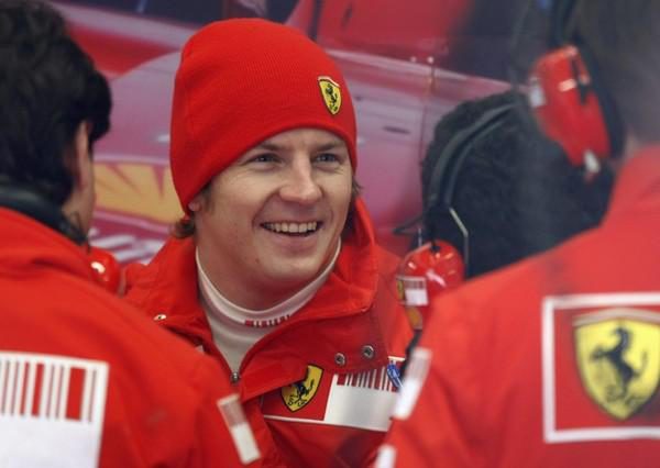 Räikkönen considera quedarse en Mercedes