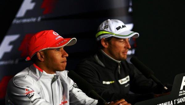 Ecclestone no ve problemas en la pareja Hamilton-Button