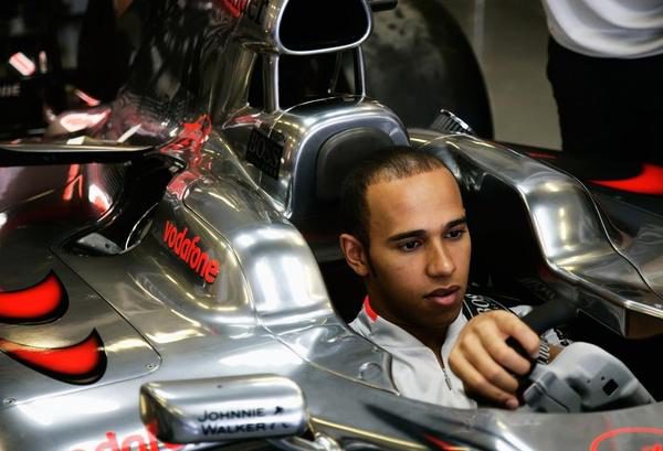 Hamilton confía en la profesionalidad de Mercedes